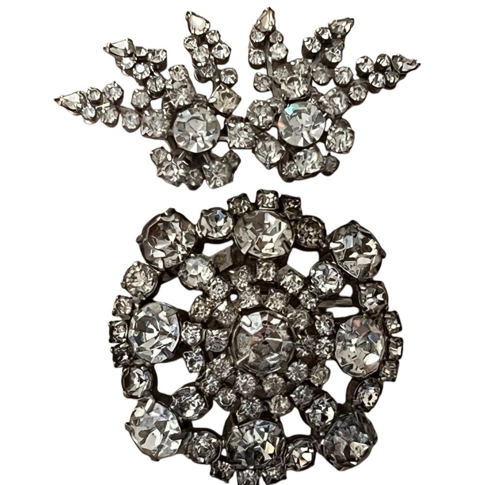 Vintage 2” Weiss (unsigned) cabochon Brooch with rhinestones & Clip On Earrings
